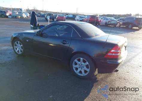 2000 Mercedes-Benz Slk 230 Kompressor z USA, uszkodzony, nr VIN WDBKK47F2YF146217